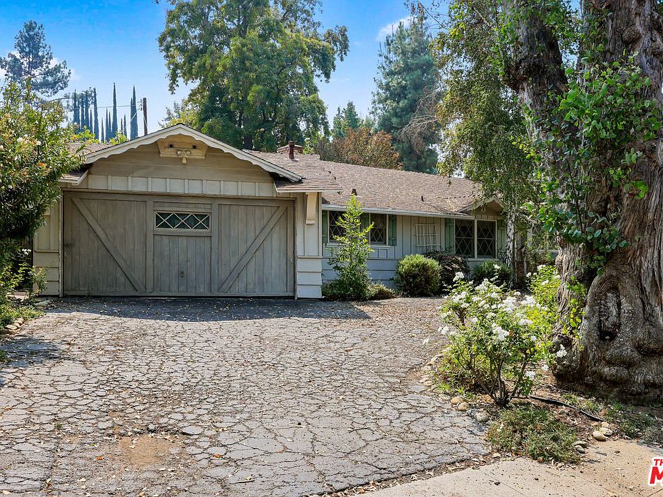 1st image of 22144 Avenue Morelos