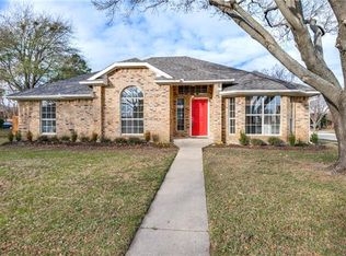 2060 Cameo Dr, Lewisville, TX 75067
