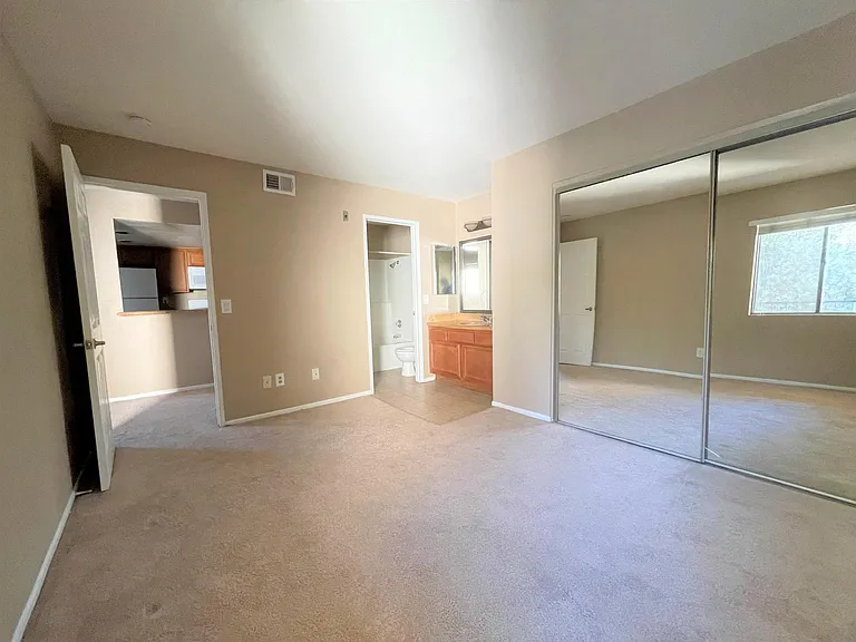 1110 W Blaine St #204 — Photo 8