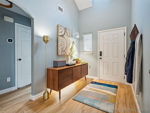 5th image of 3202 Debbie Ln