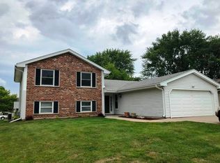 824 Downing Dr, Schaumburg, IL 60195