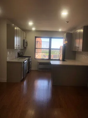 Sold by Winzone Realty Inc | media 1