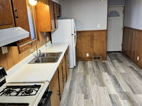 2nd image of 1148 E 9th St #1