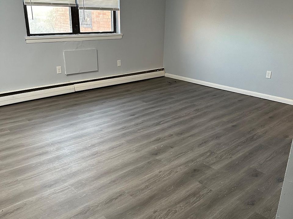 2nd image of 5237 Oxford Ave #G2