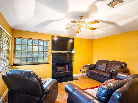 3rd image of 8610 Crystal Cove Ct
