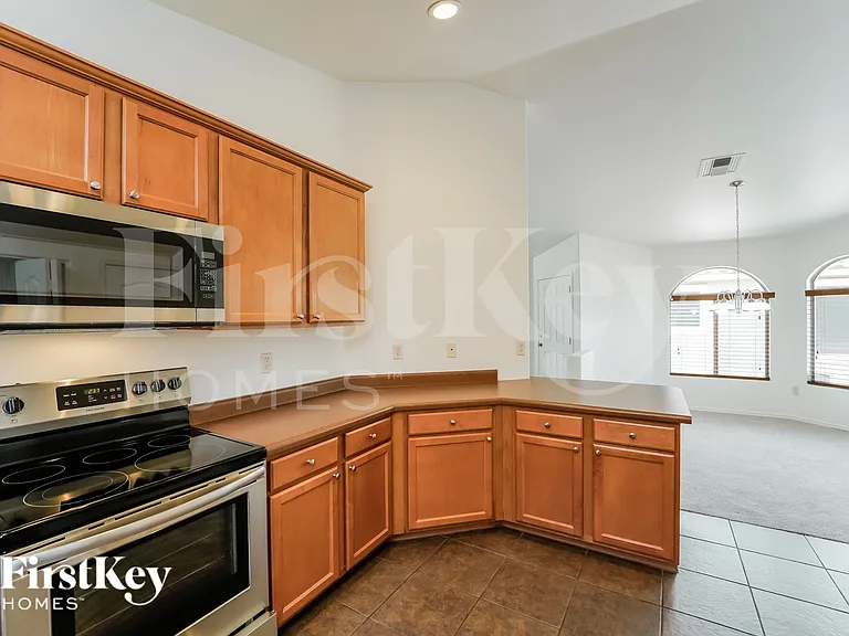 8711 N Moonfire Dr — Photo 8