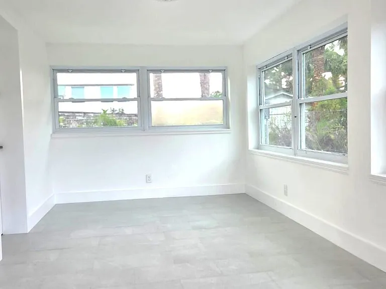 813 S 6th St — Photo 21
