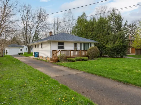 24321 Normandy Dr, Olmsted Falls, OH 44138
