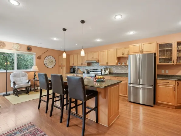 9439 Snowberry Ct, Burnaby, BC V5A 4A6