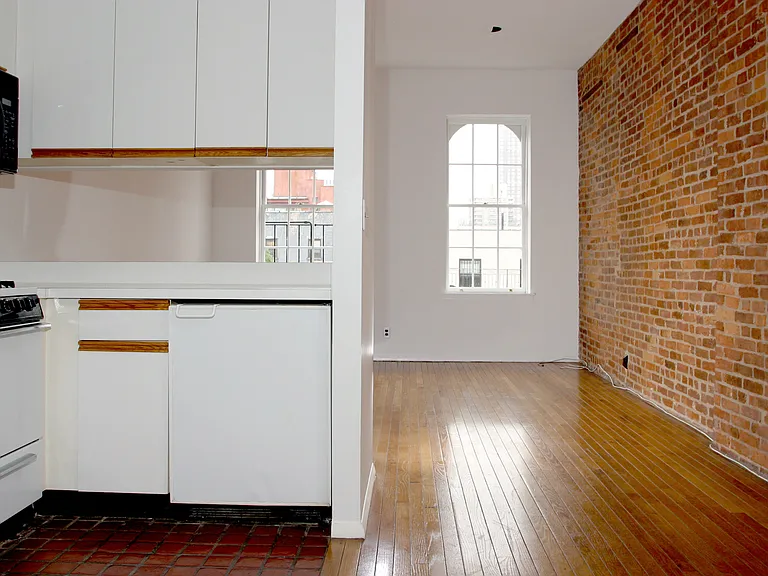 326 E 81st St #6FE — Photo 4