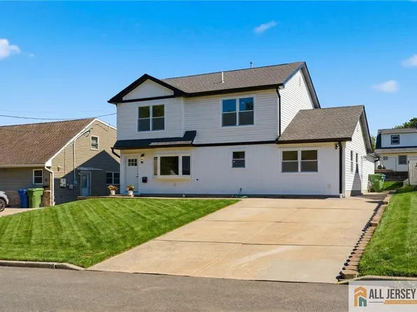 48 Kendall Dr, Parlin, NJ 08859