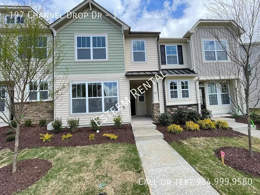 3 bed, 2.5 bath, 1600 sqft, $1,695 — Photo 2