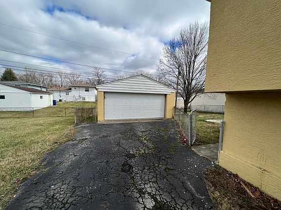 2nd image of 1648 Brentnell Ave