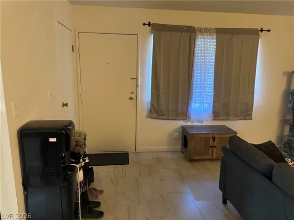 2080 Karen Ave #15, Las Vegas, NV 89169