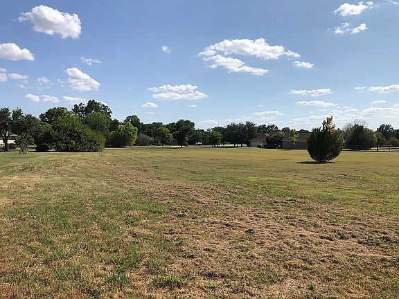 2nd image of 5 Meadowcreek Dr