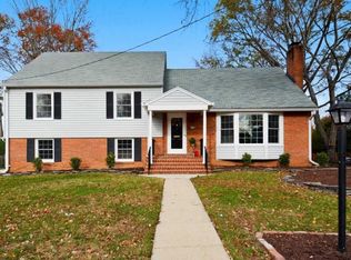 1102 Croton Dr, Alexandria, VA 22308