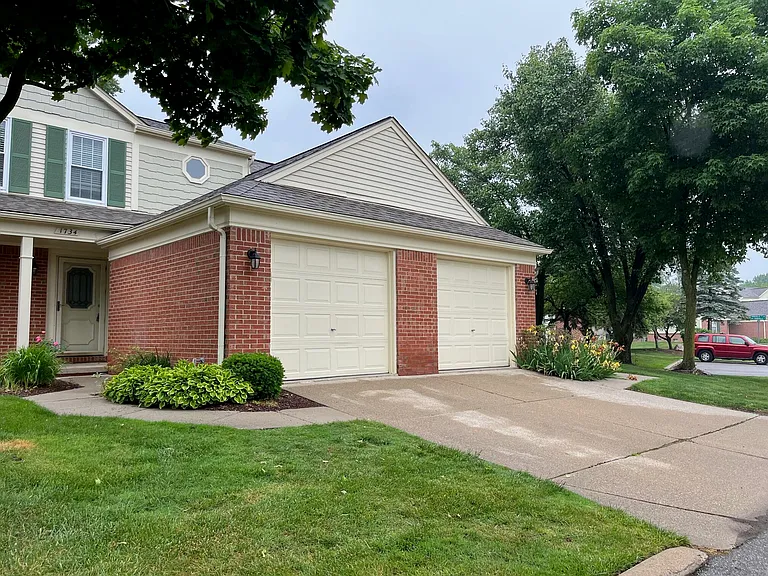1734 Christopher Dr — Photo 1
