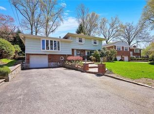 10 Nimitz Pl, Yonkers, NY 10710