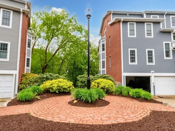 22 N Stone Mill Dr #1111, Dedham, MA 02026