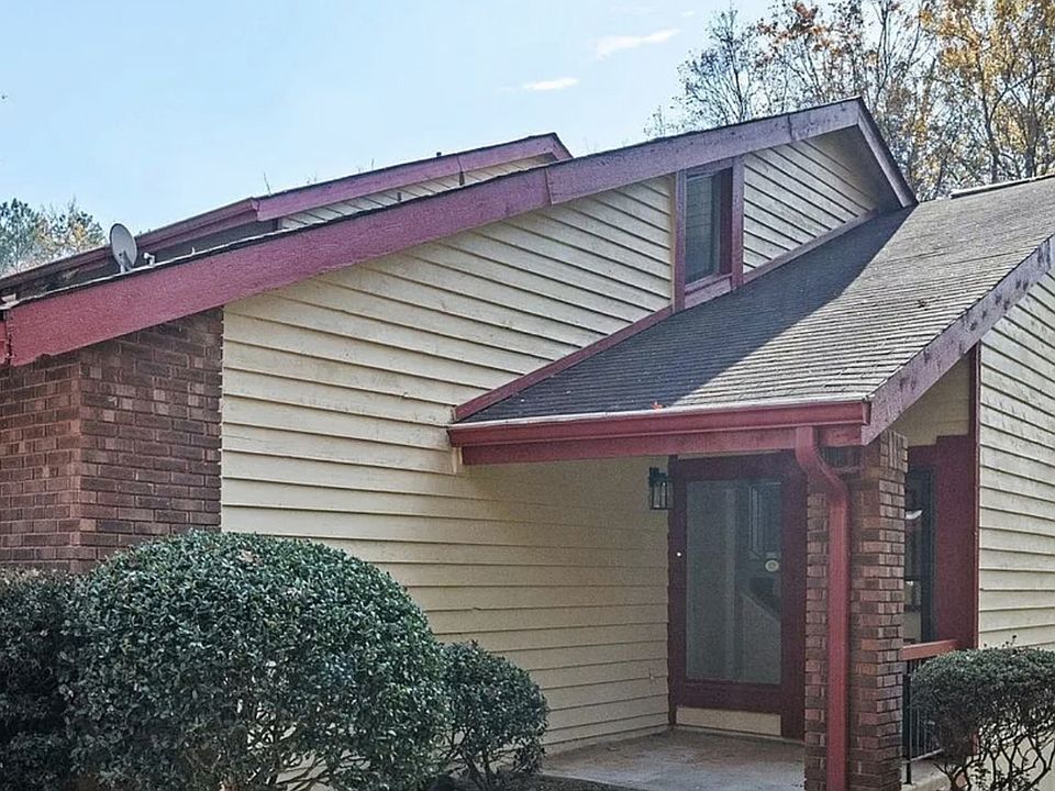 1st image of 1086 Village Cir