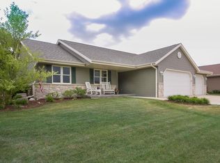 801 Hudson Trl, Lake Geneva, WI 53147