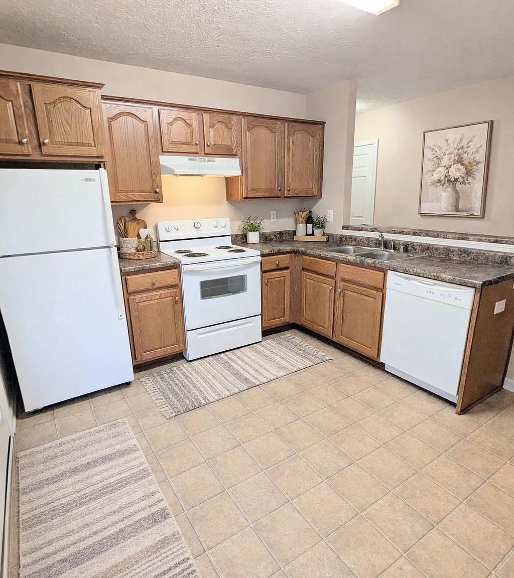 River Breeze North Apartments - 8501-104 — Photo 3