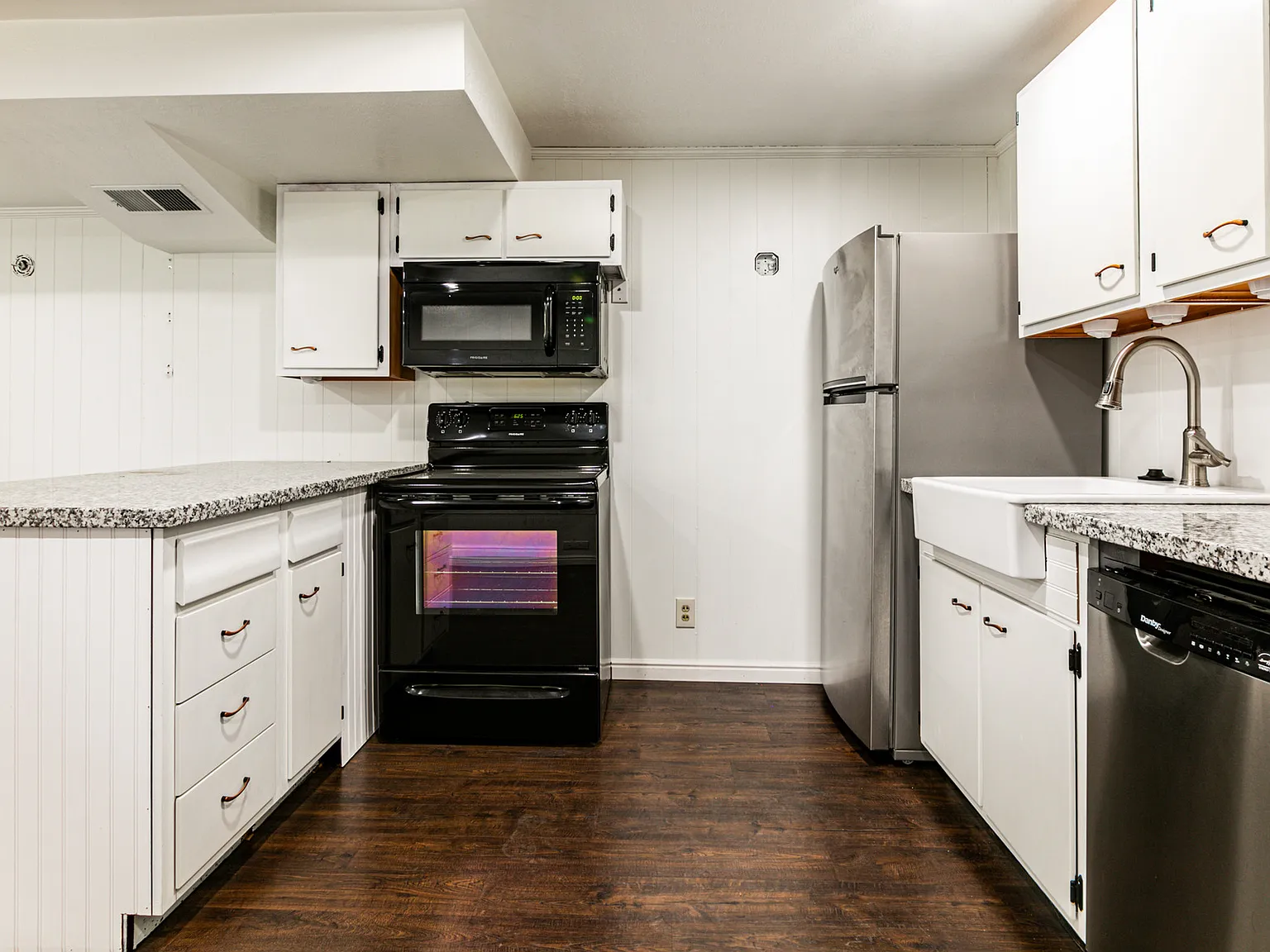 2 bed, 1252 sqft, $2,100 — Photo 4
