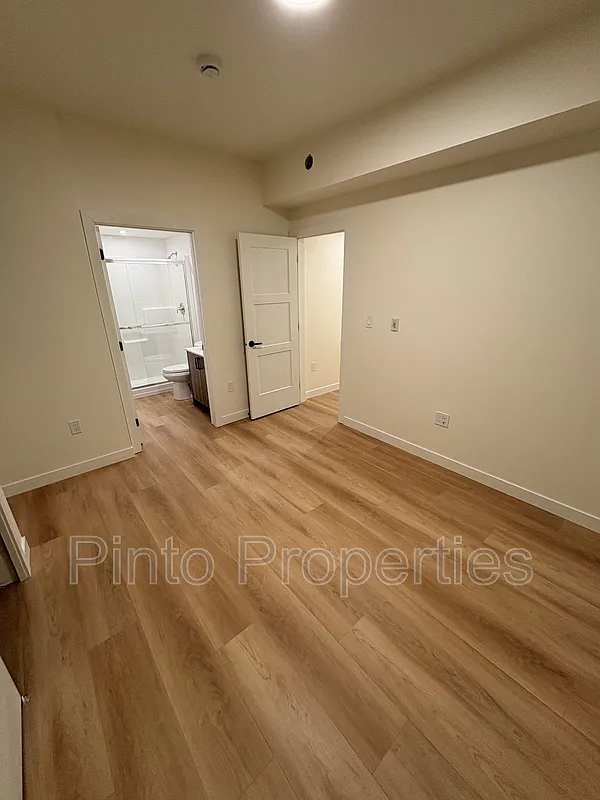 Studio, 1.0 bath, 350 sqft, $750 — Photo 4