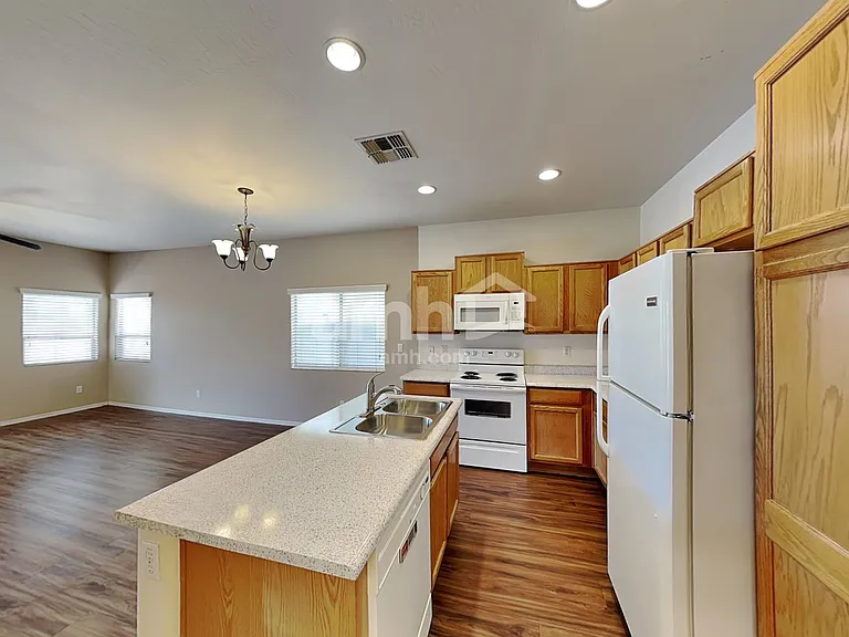 17321 W Tara Ln — Photo 3