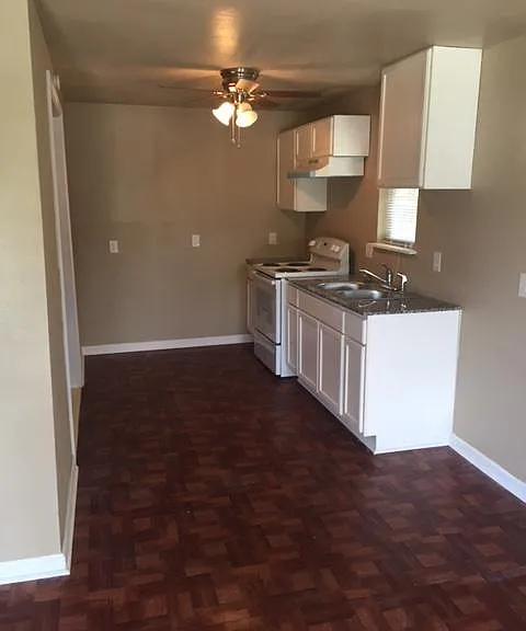632 SW 25th St — Photo 2