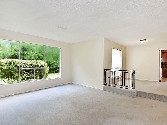 5th image of 2440 Connell Dr