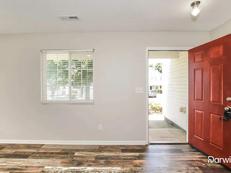 704 Sunmeadow Dr — Photo 6