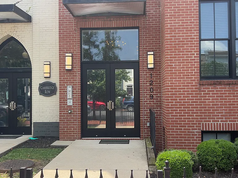 1209 G St SE #8 — Photo 2