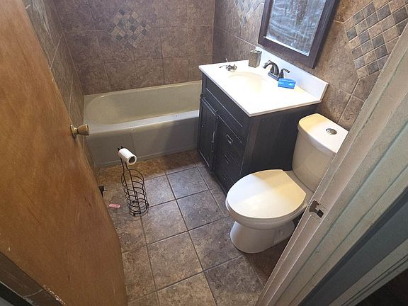 3rd image of 15409 Dobson Ave