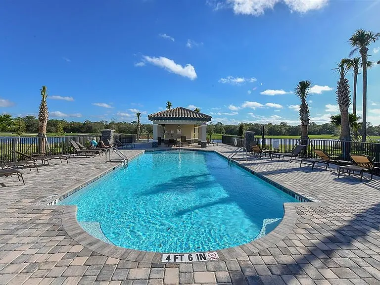 5721 Palmer Cir #201 — Photo 31