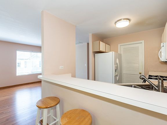 4th image of 278 Windsor Ct Unit D