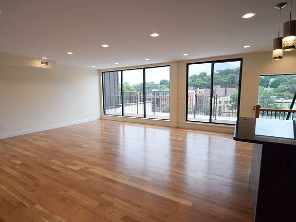 5th image of 1616 Beacon St #8