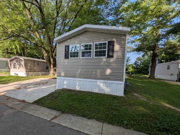 6048 W Panatella Dr, Peoria, IL 61604