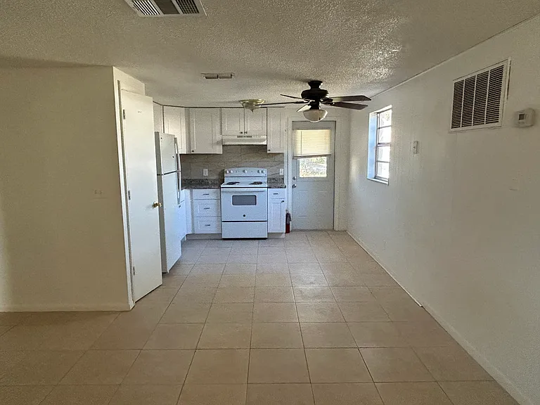 10415 Alma St #B — Photo 5