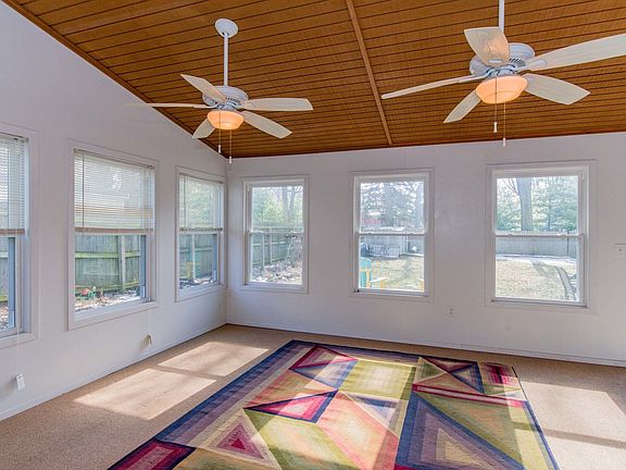 Awesome 3 seasons sun room with vaulted ceiling off the back of the home.  Easily could be heated or