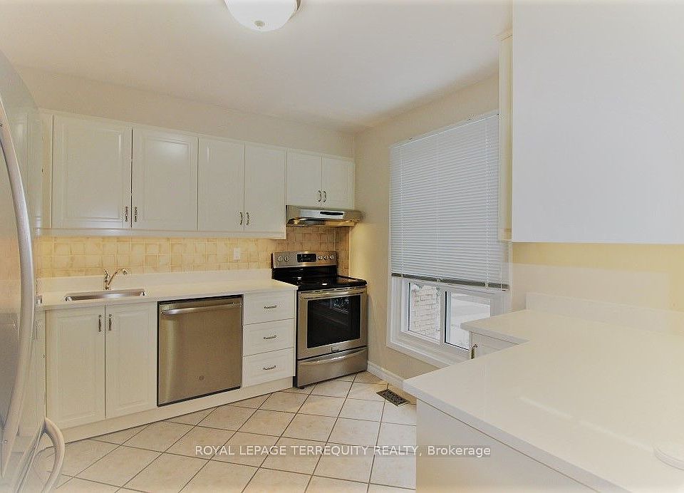 1st image of 701 Burnhamthorpe Rd Unit 103