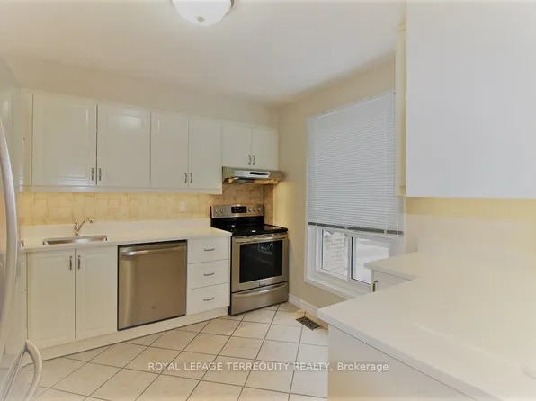 701 Burnhamthorpe Rd Unit 103, Toronto, ON M9C 2Z6
