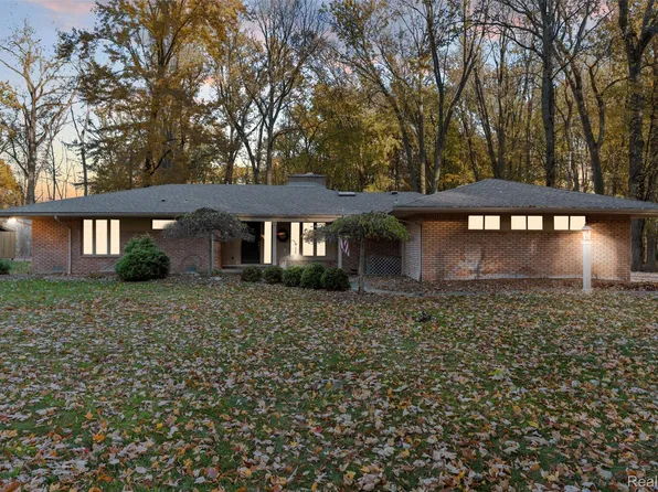 16966 Fairfield St, Livonia, MI 48154