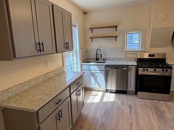 4th image of 1631 N Warren Ave