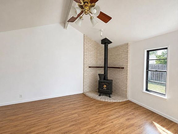 2nd image of 705 Garden Villa Cir