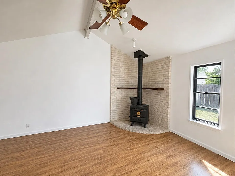 705 Garden Villa Cir