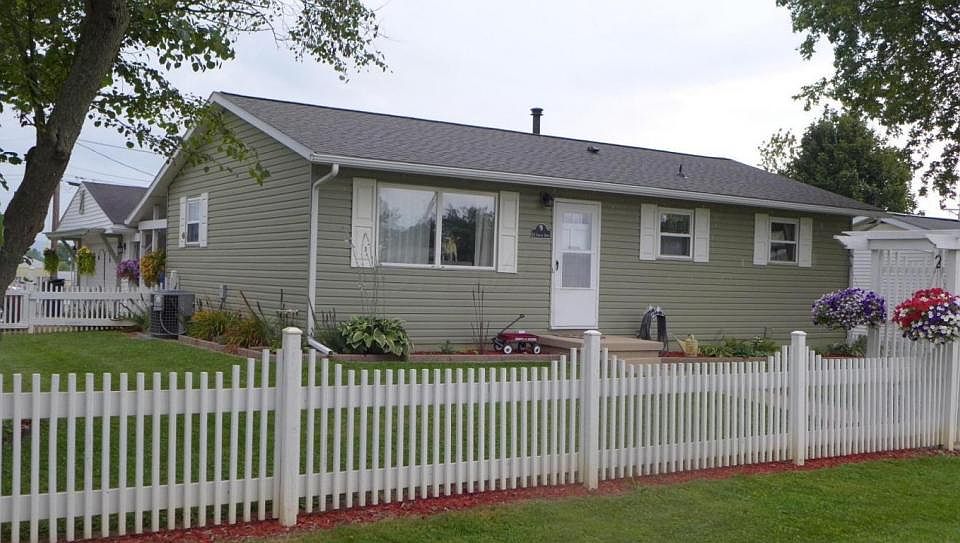 1st image of 12 Crystal Dr