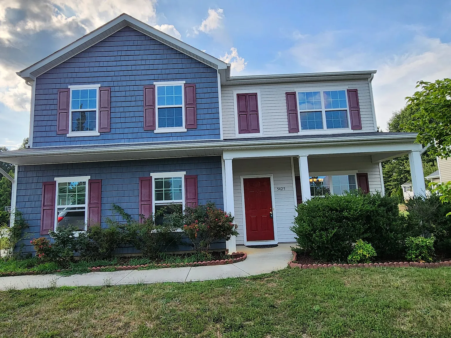 5 bed, 3.5 bath, 2800 sqft, $2,990 — Photo 1