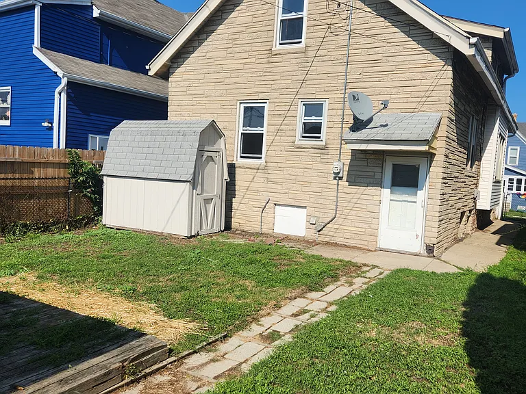 1701 S 71st St — Photo 38