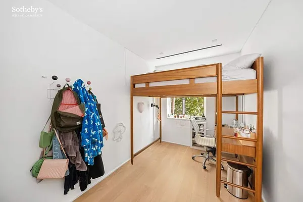 Sold by Sotheby's International Realty | media 29